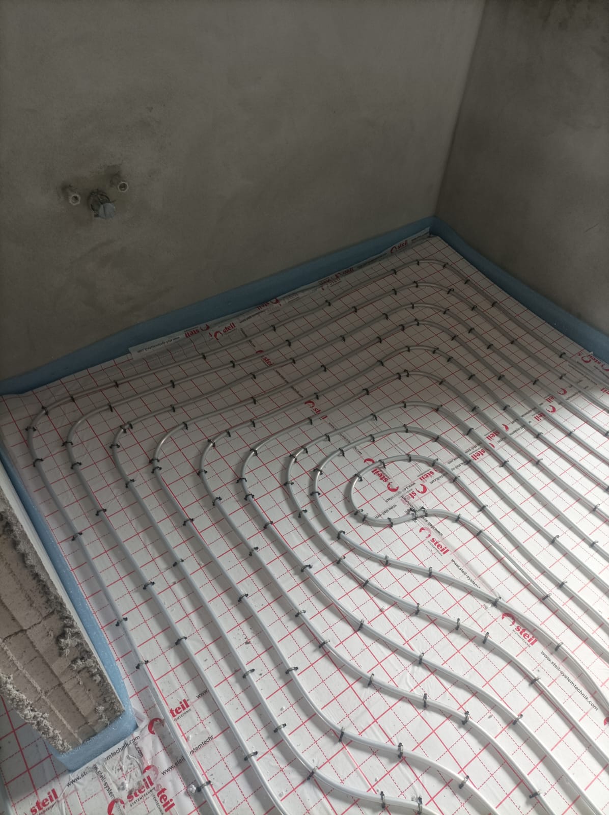 Großflächige Installation